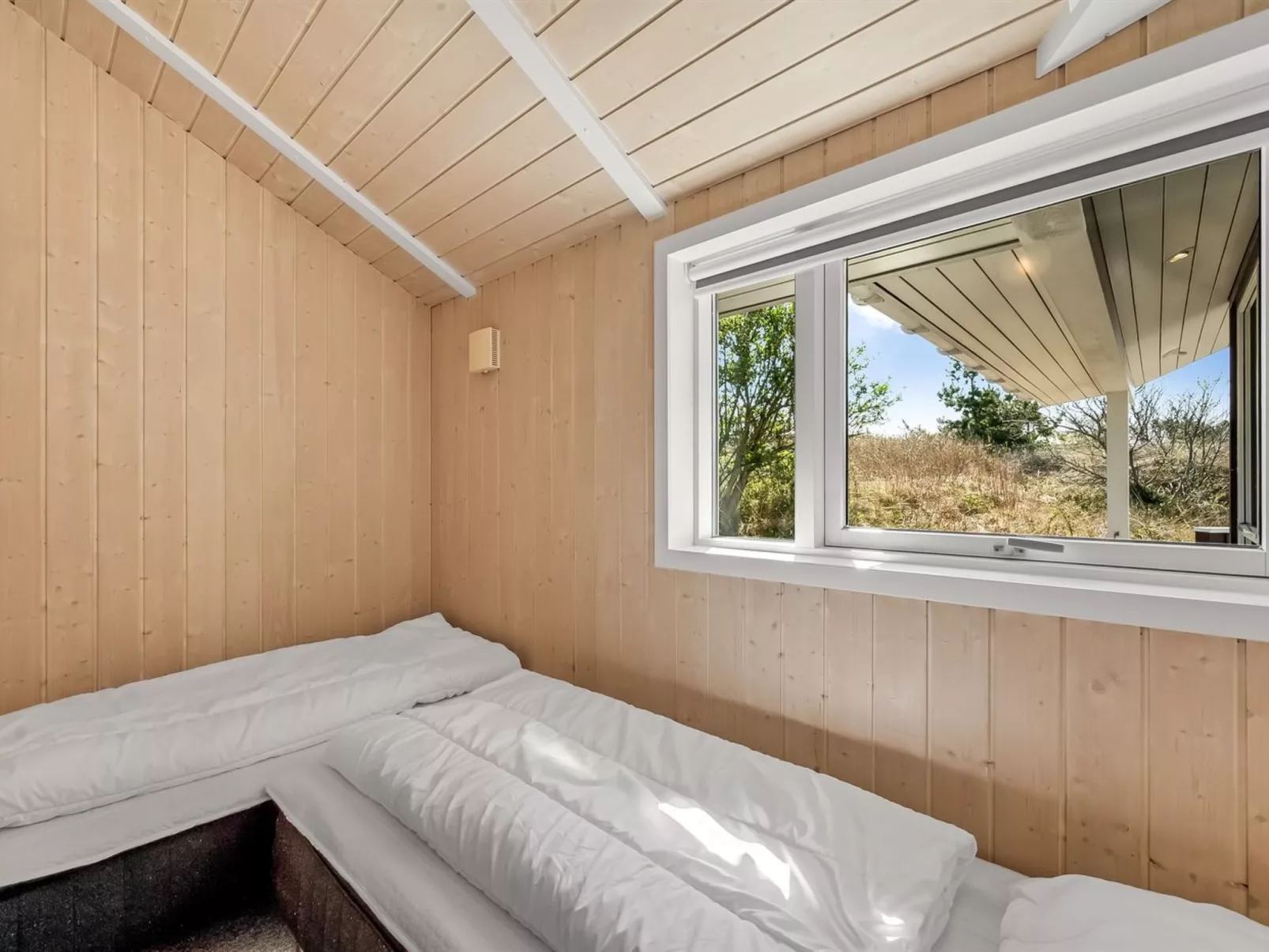 "Arine" - 700m to the fjord - Inside