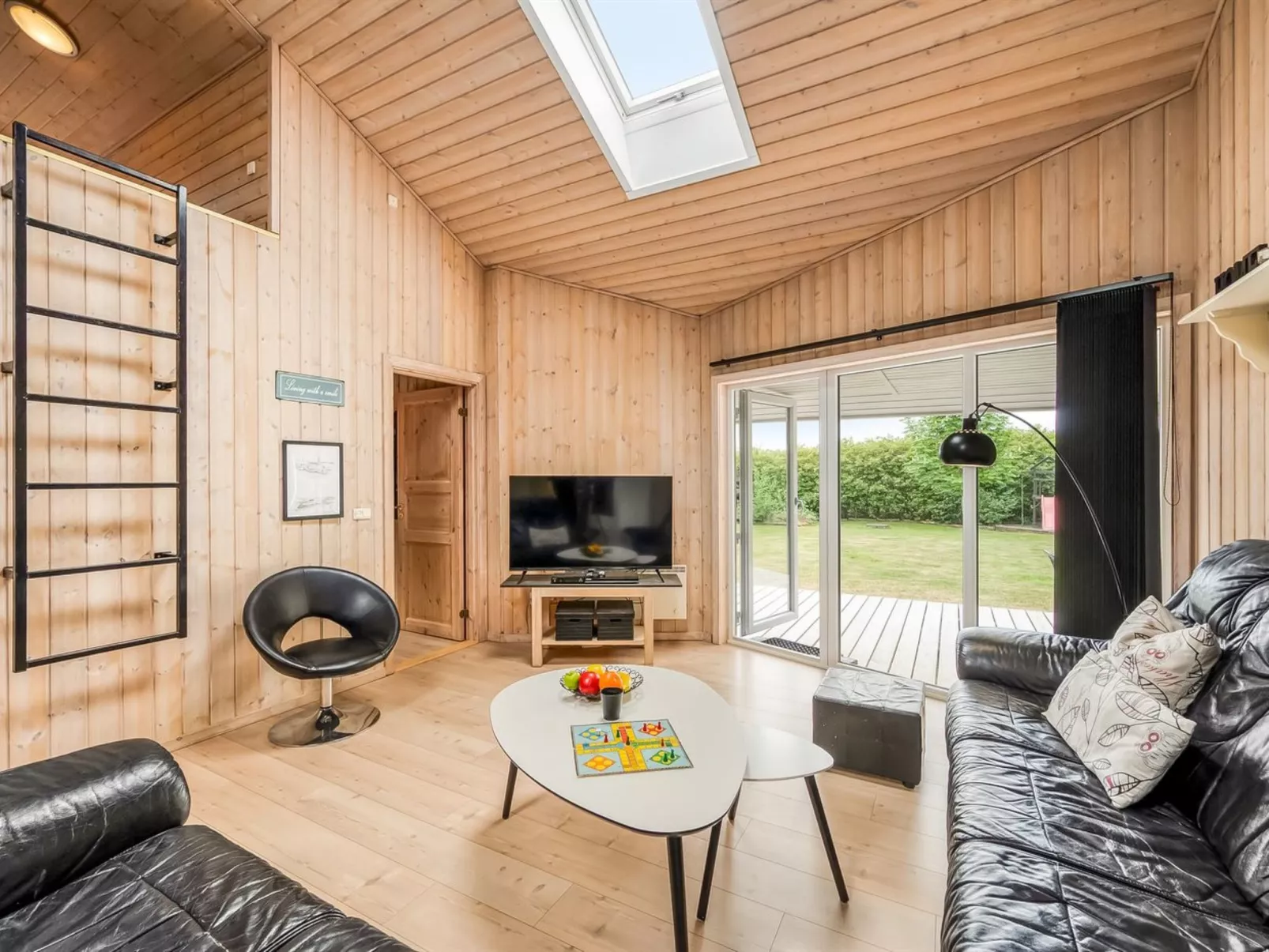 "Yorick" - 350m to the fjord - Inside