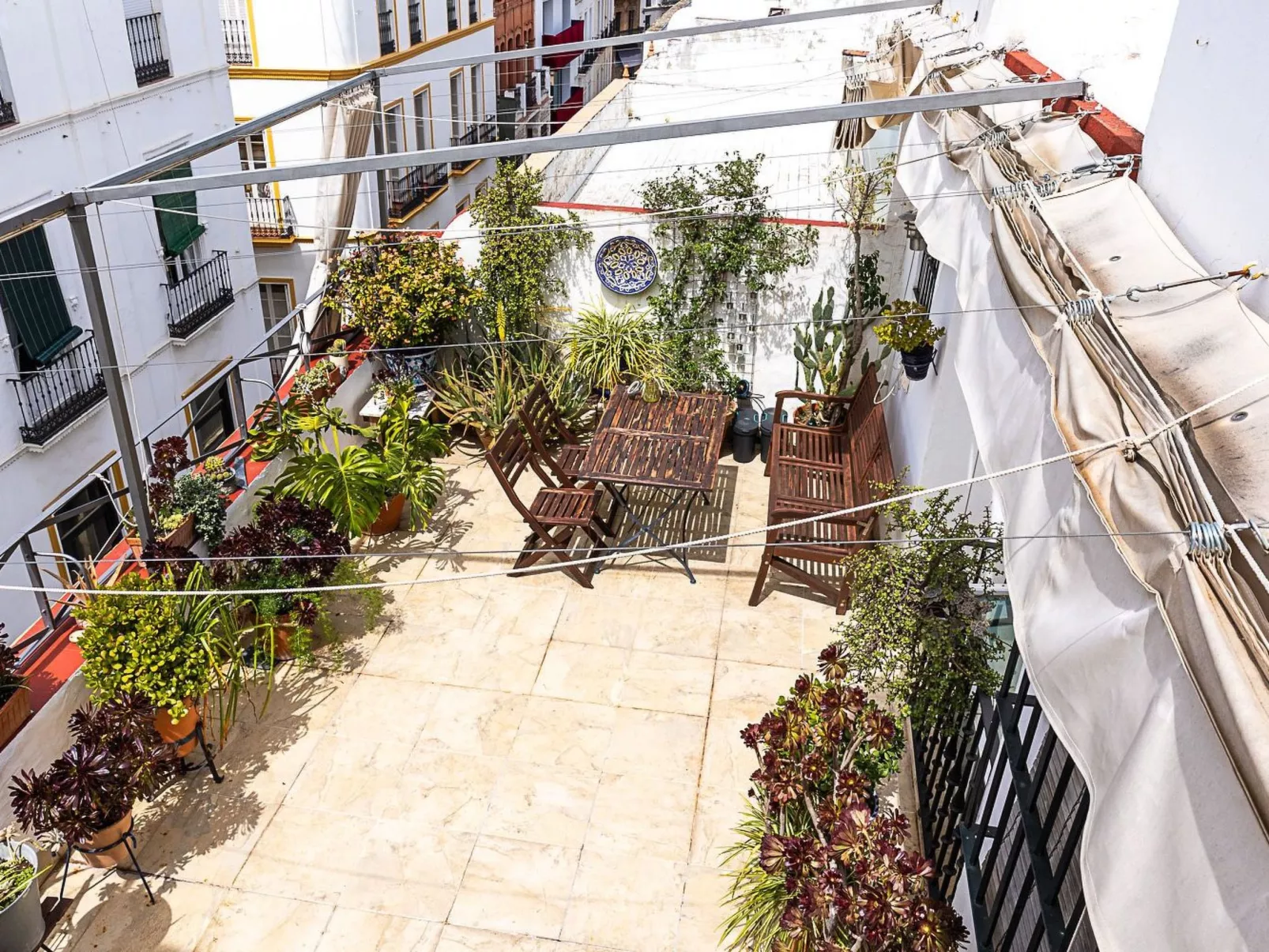 Helle Dach-Maisonette mit riesiger Terrasse - Outside