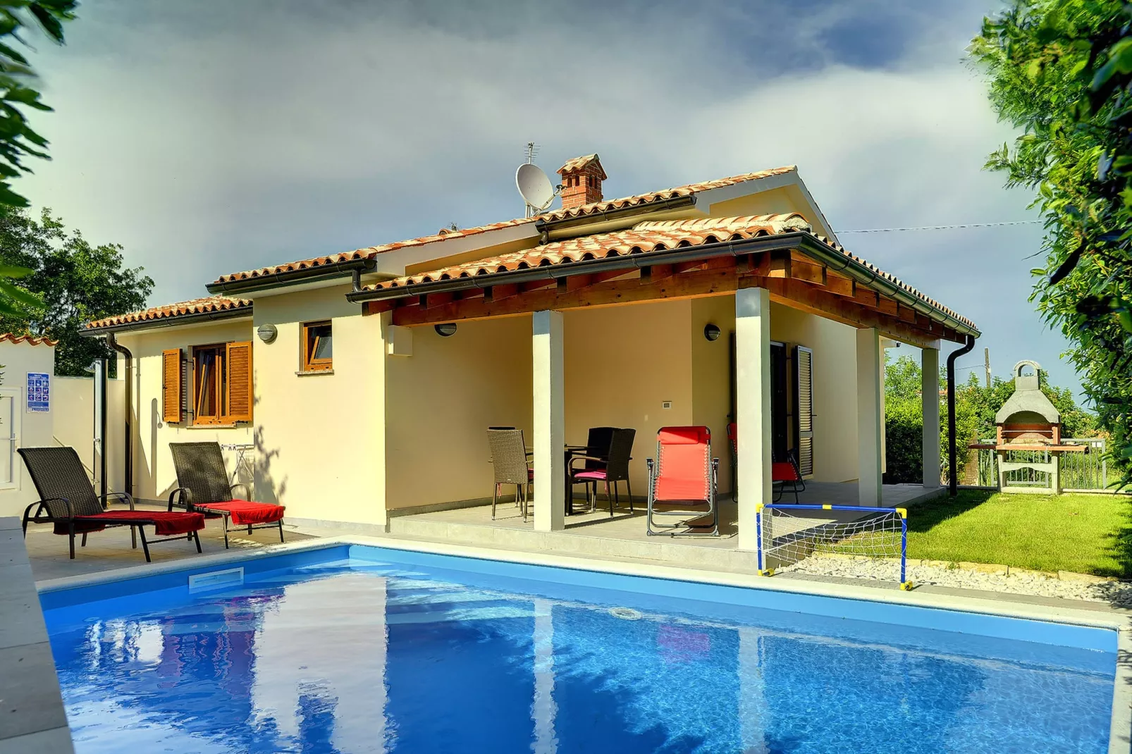 Casa Mareti-Gardens summer