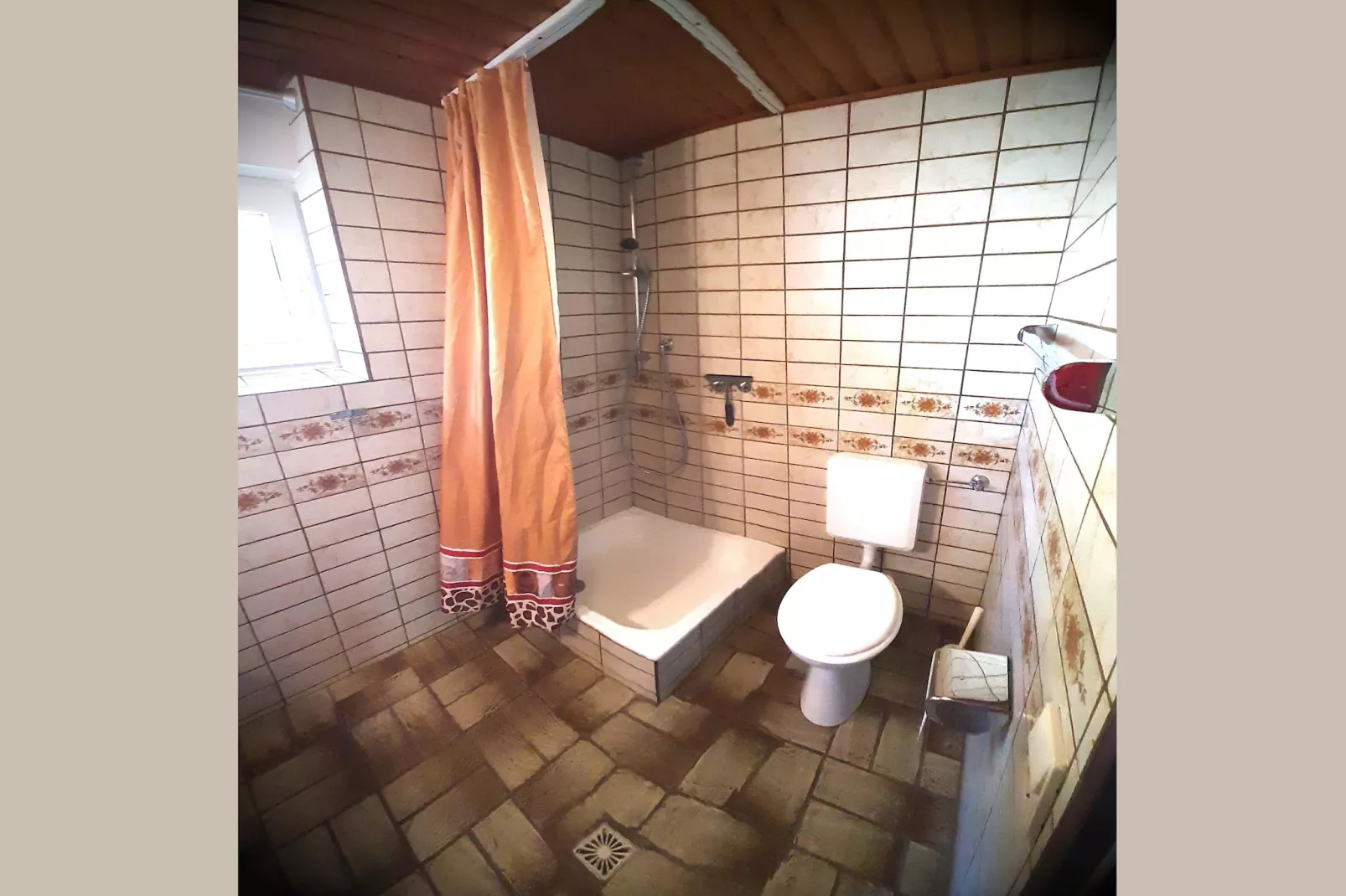 Dachsbau-Bathroom