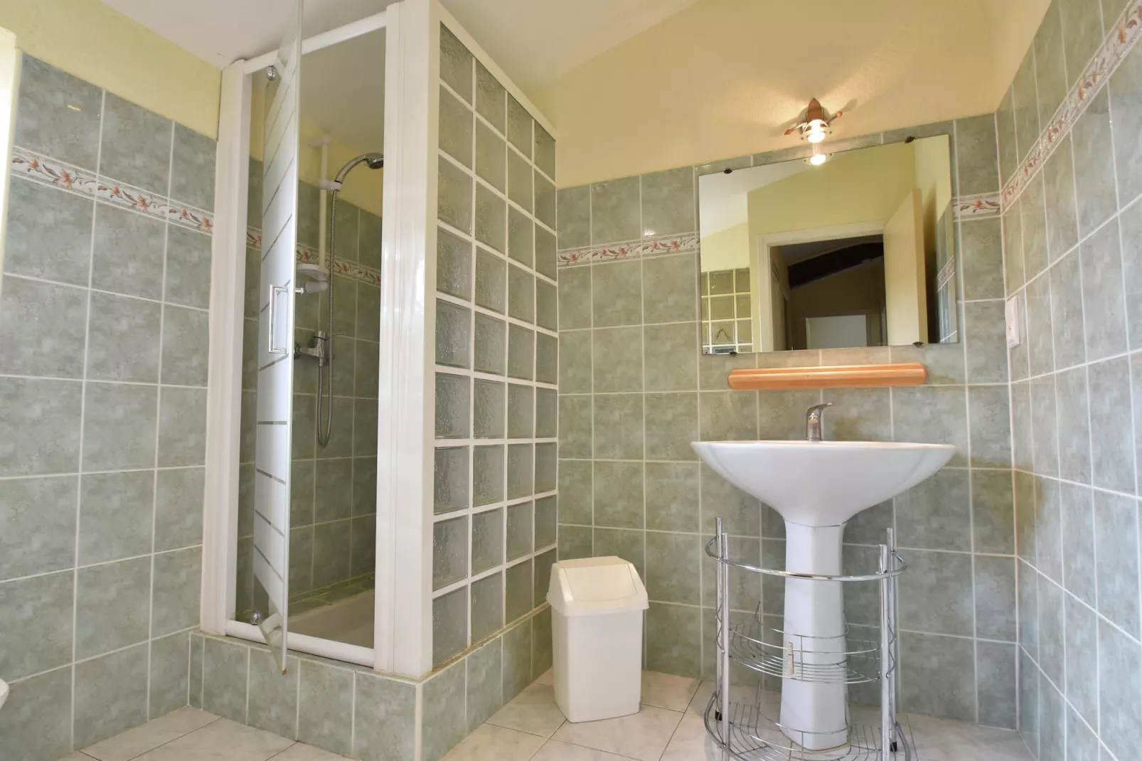 VILLA - FELINES MINERVOIS-Salle de bain