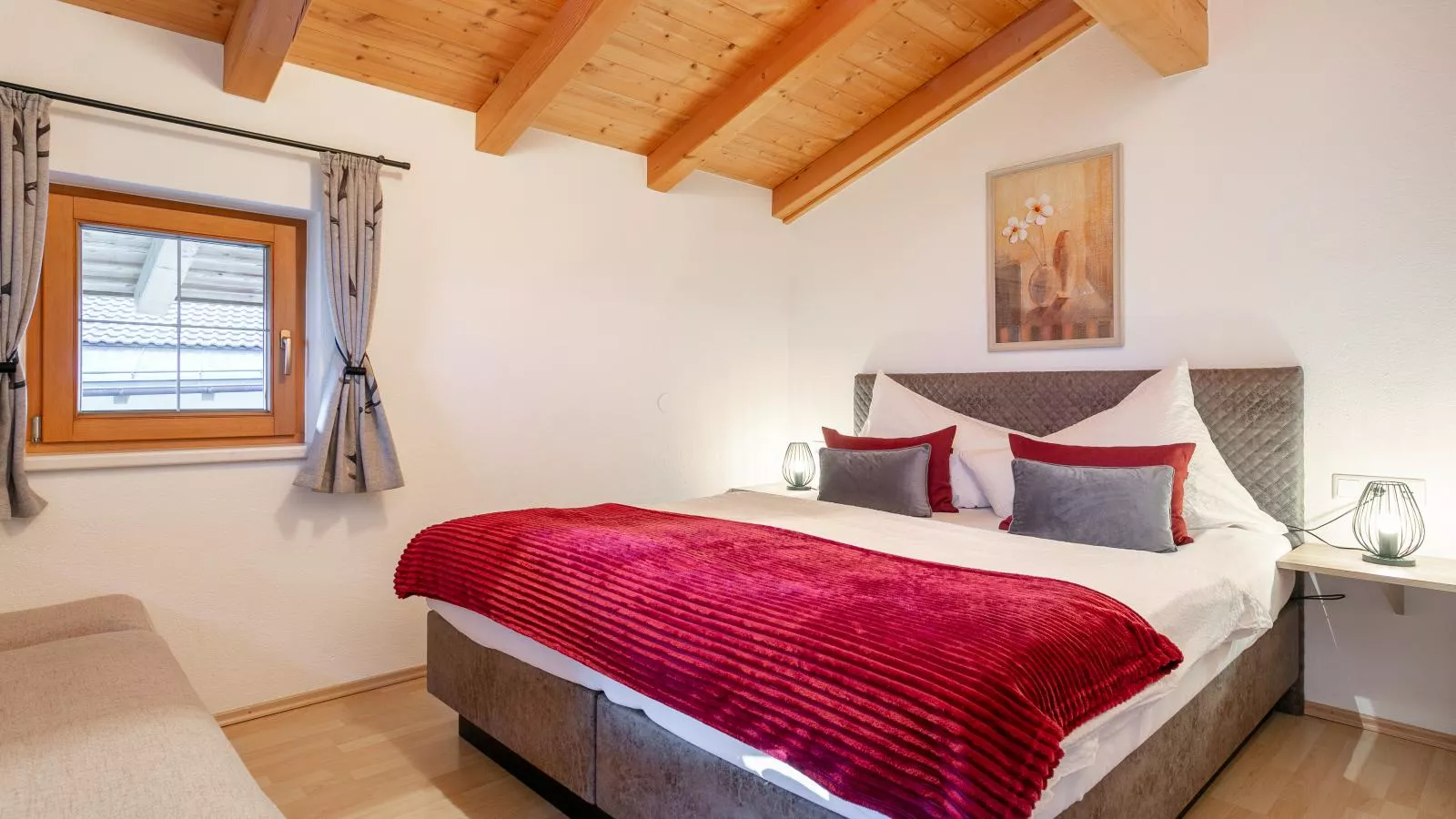 Rosalie-Lorena-Bedroom