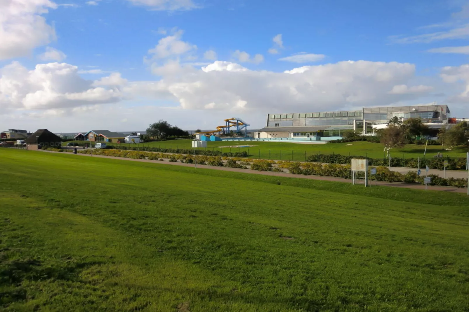 55576-Gardens in summer