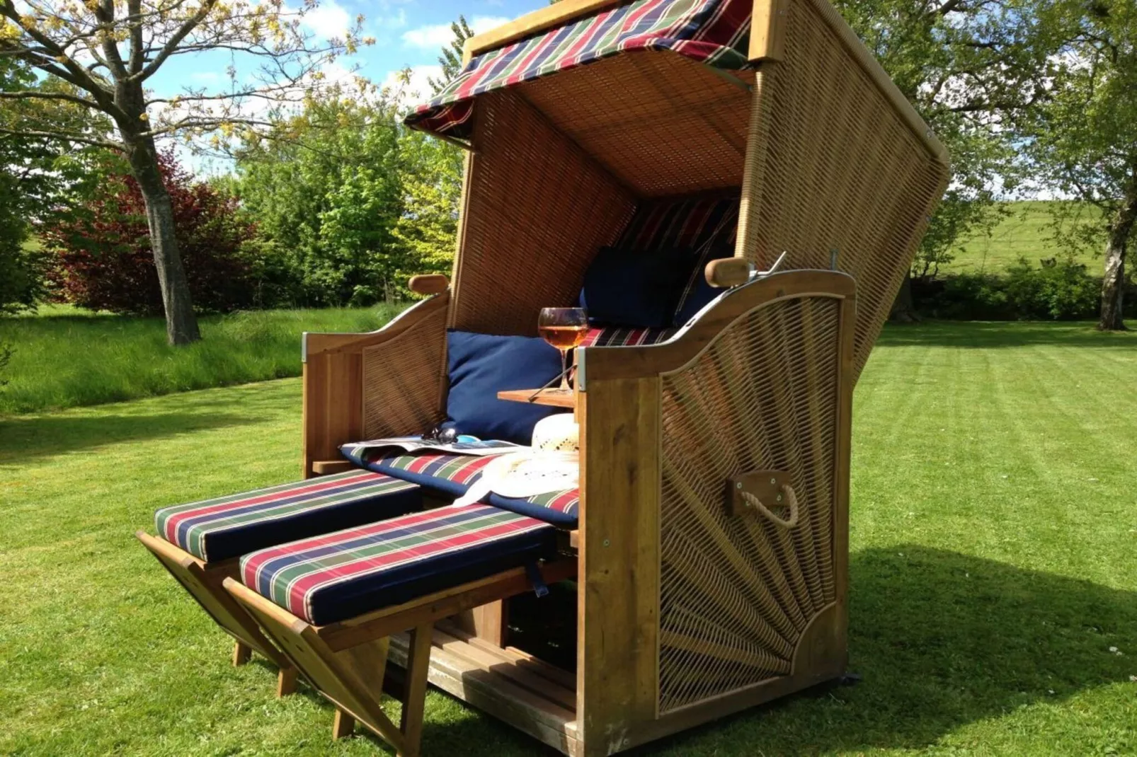 90385-Gardens in summer