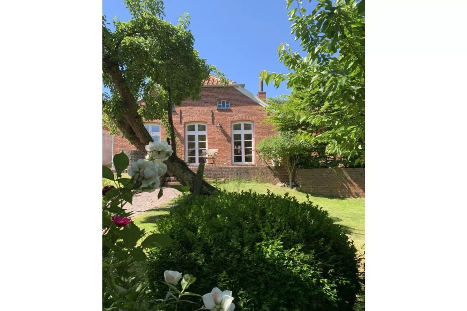 394110-Exterior in summer