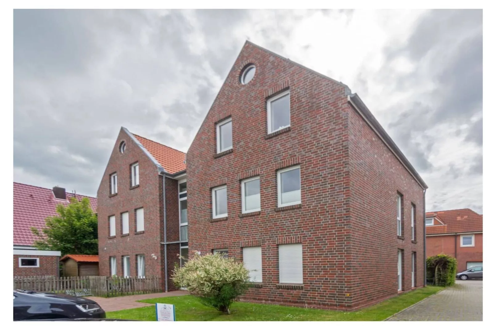 279394-Exterior in summer