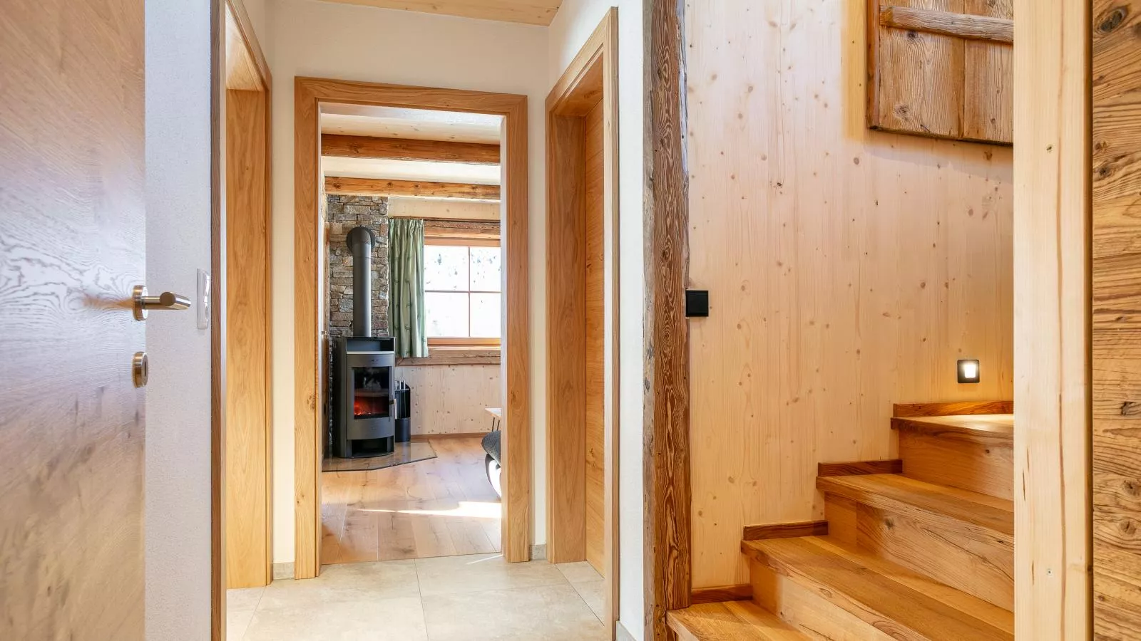 Heualm-Empfangshalle