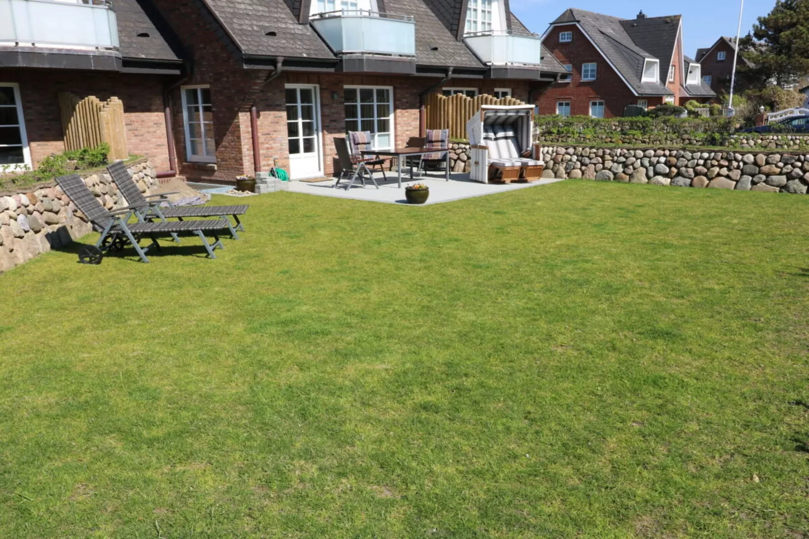 49469-Gardens in summer