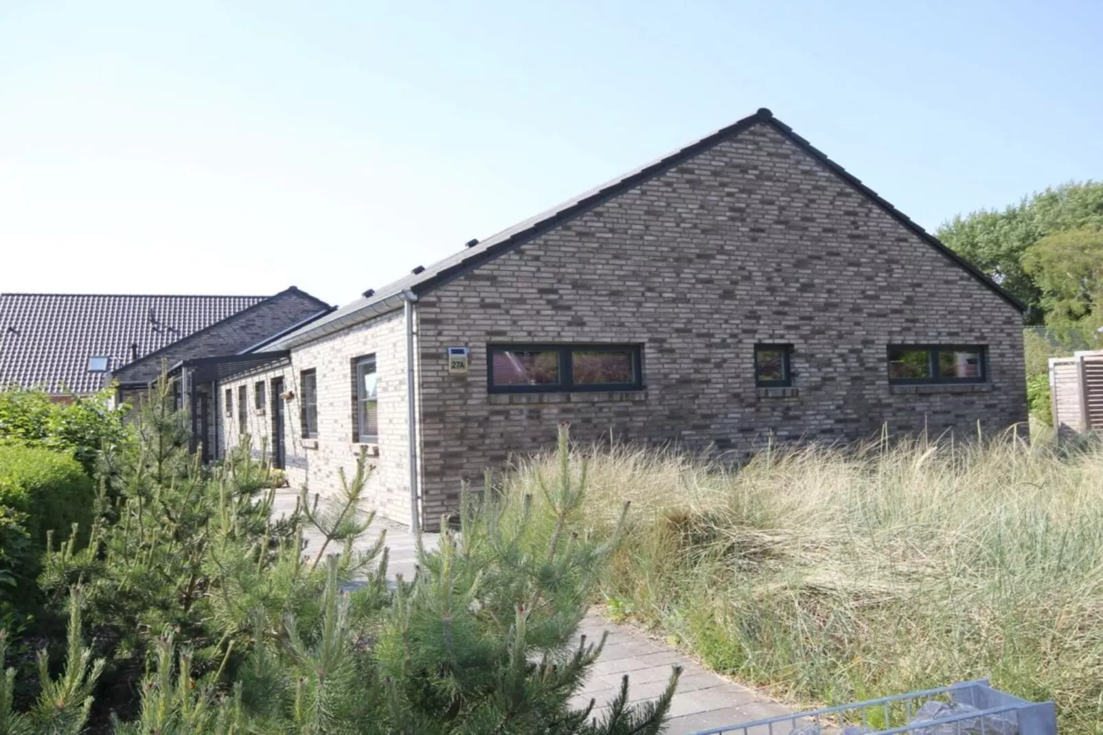 322076 - Exterior in summer