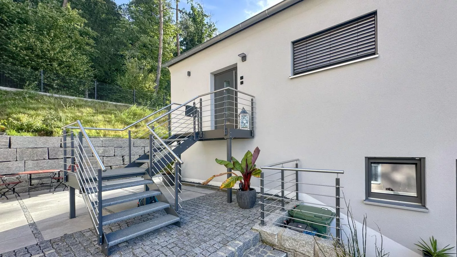 Wolfring - Exterior in summer