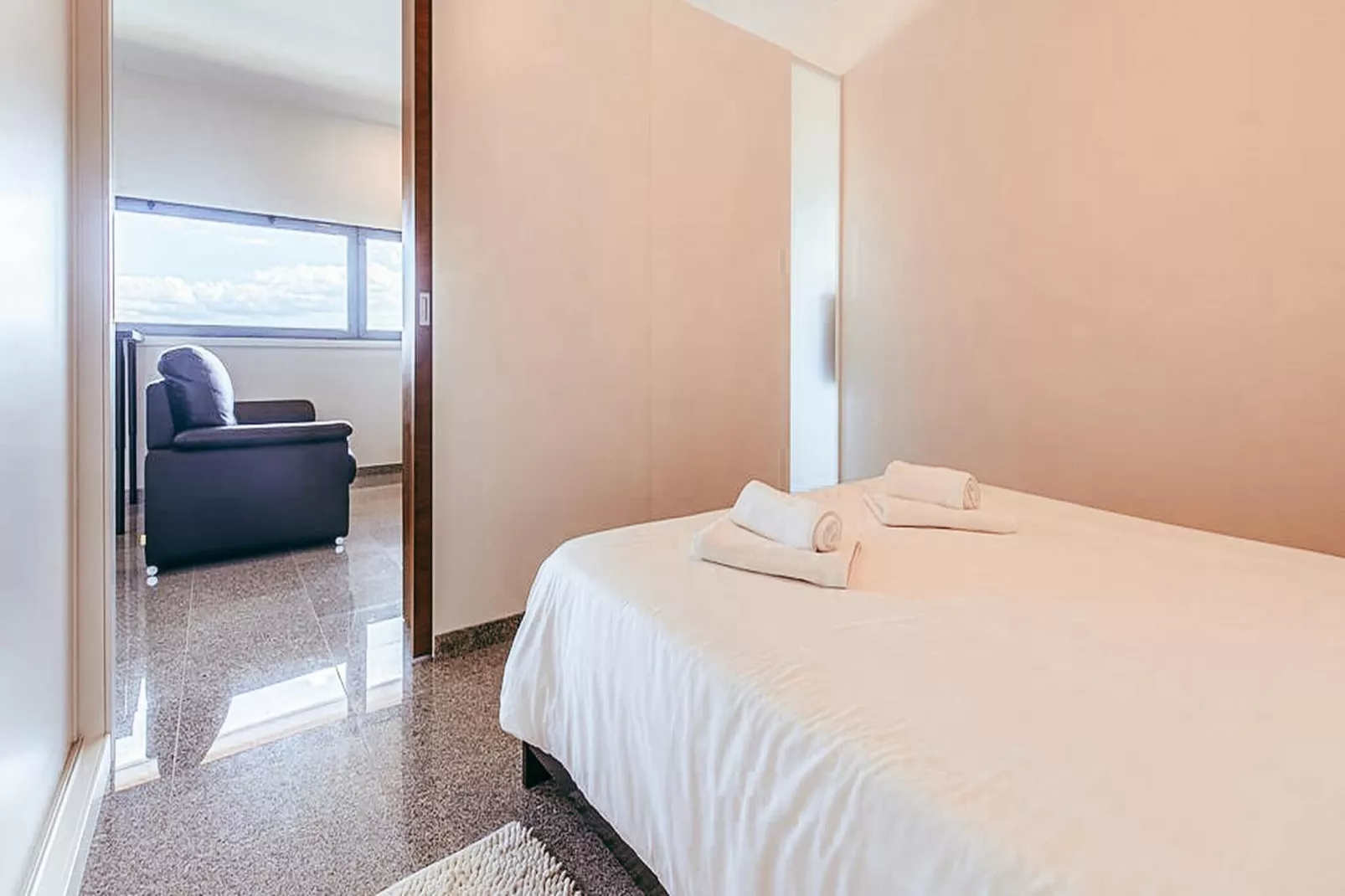 Trendy Apartment River View By Gthouse - Schlafzimmer