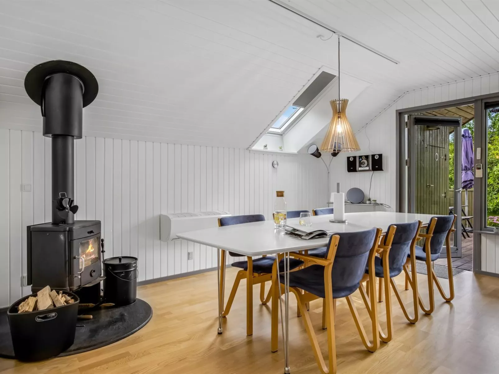 "Emiljan" -  from the sea-Dedans