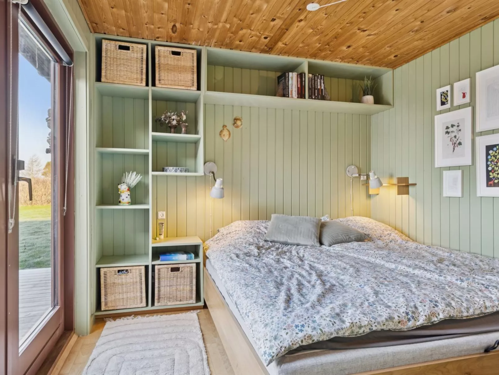 "Joseph" - 500m from the sea-Dedans