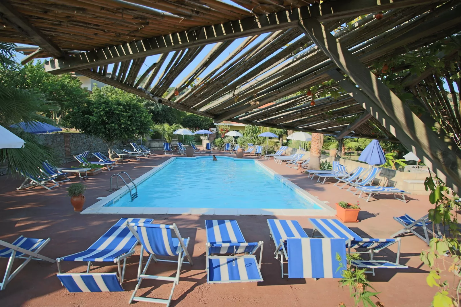 Cipolla Rossa-Swimming pool