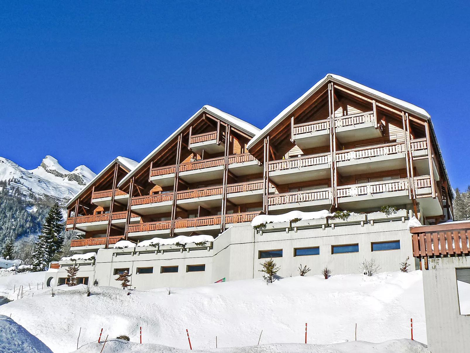 Eaux-Vives 205-Outside