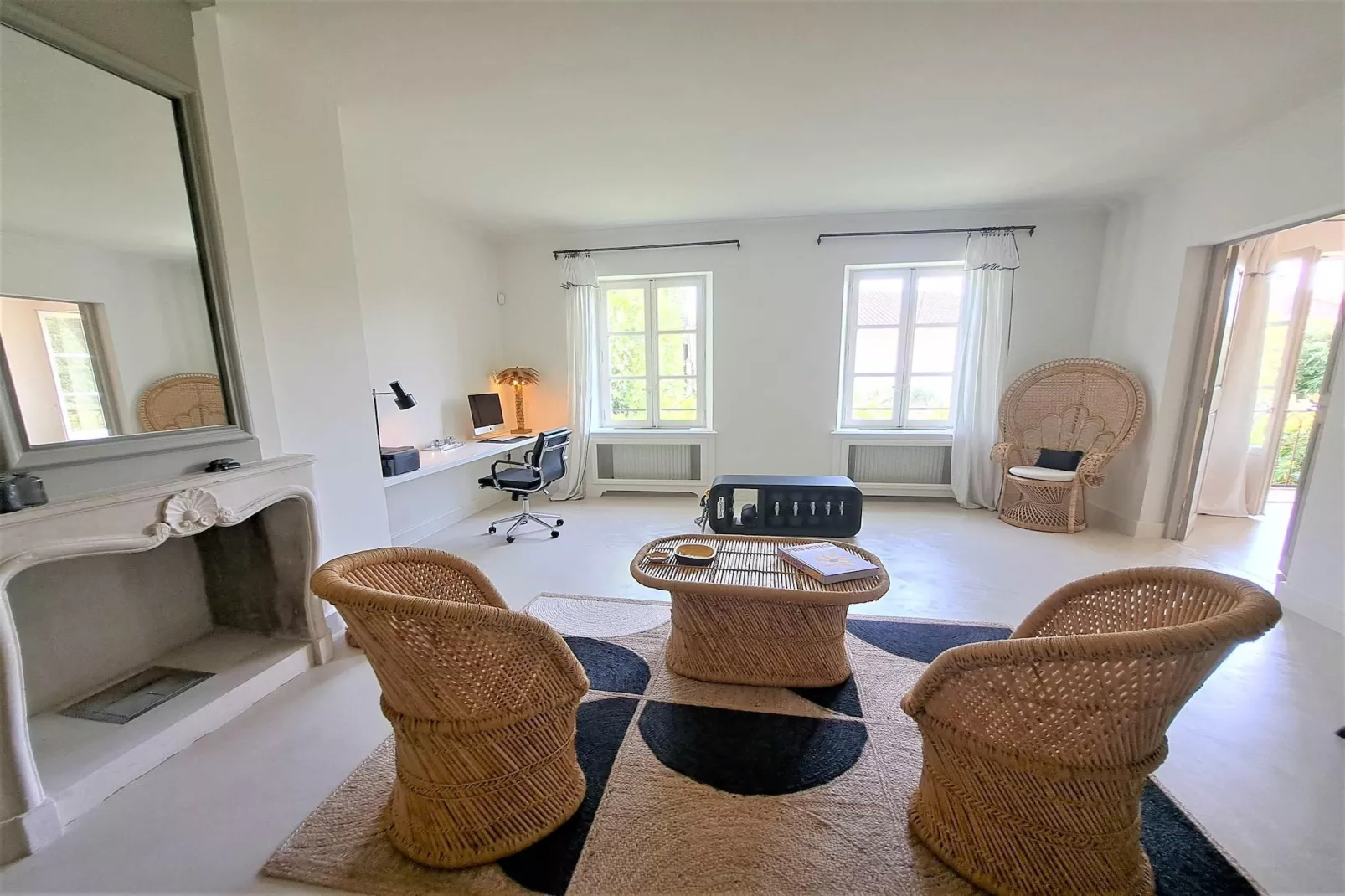 Mas Maillane demeure du XVIIIe entièrement rénové-Living room