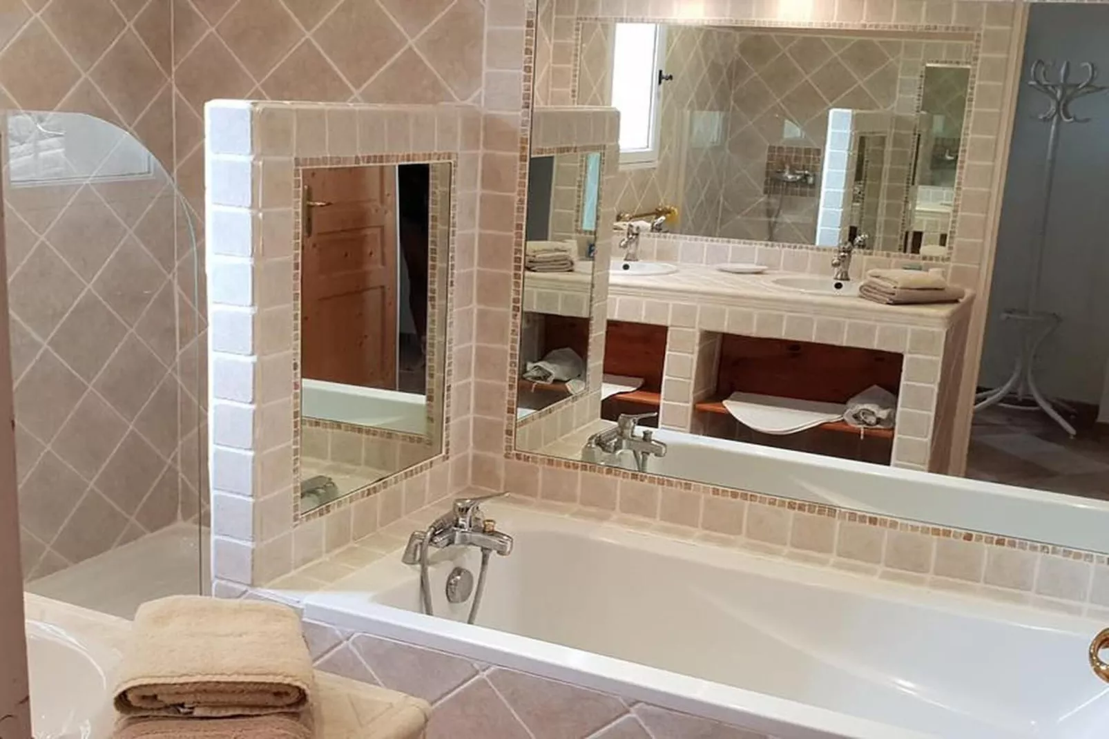 Villa cadre idyllique et reposant avec piscine-Salle de bain