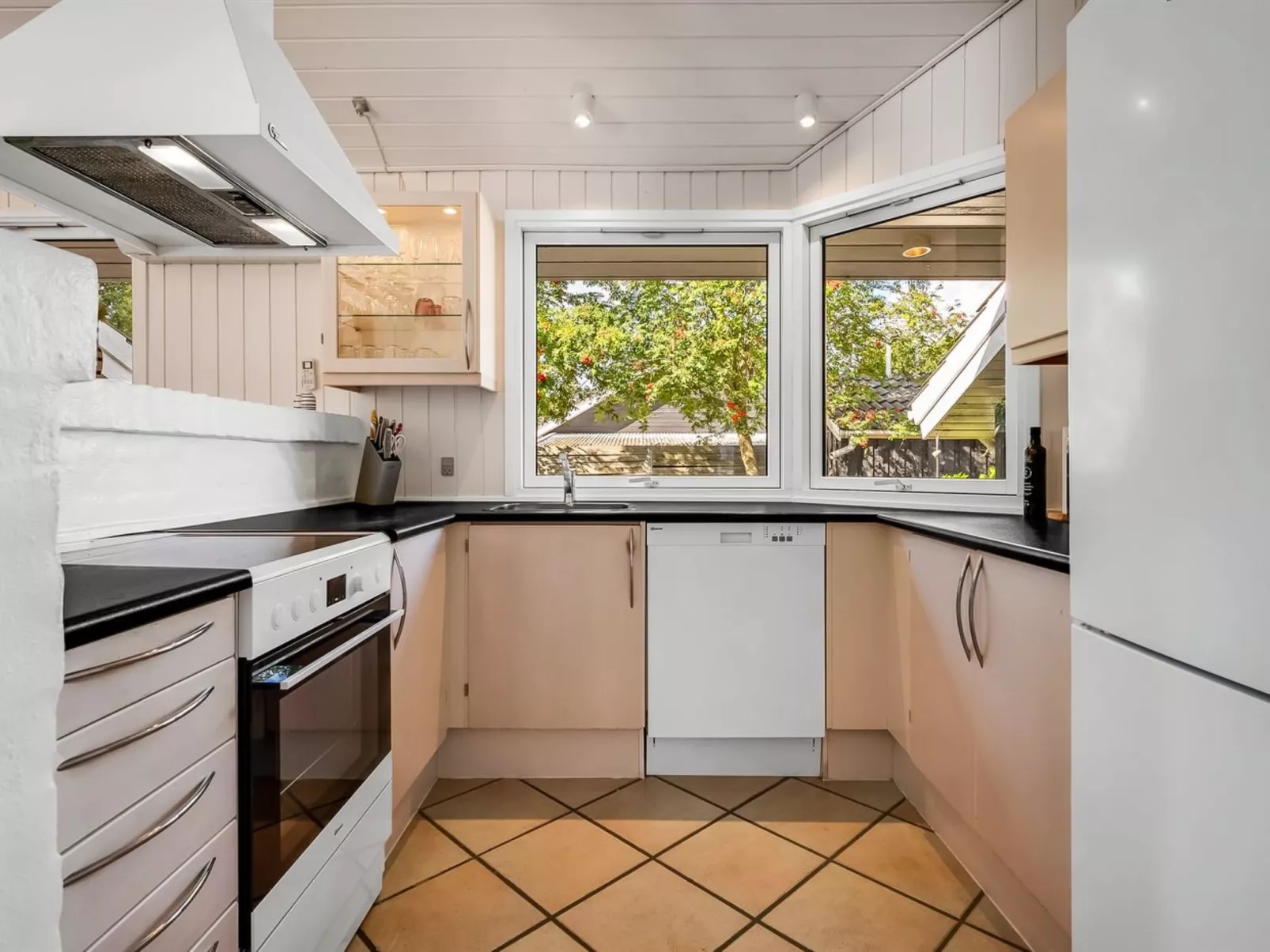 "Margrethe" - 600m from the sea-Drinnen