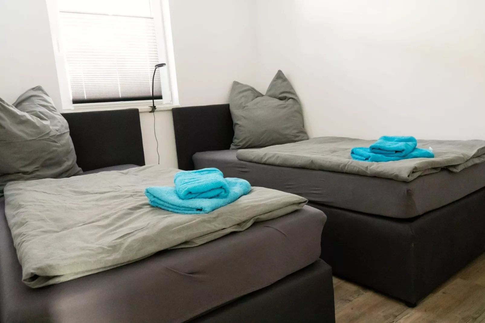 Altes Bootshaus alle Wohnungen-Chambre