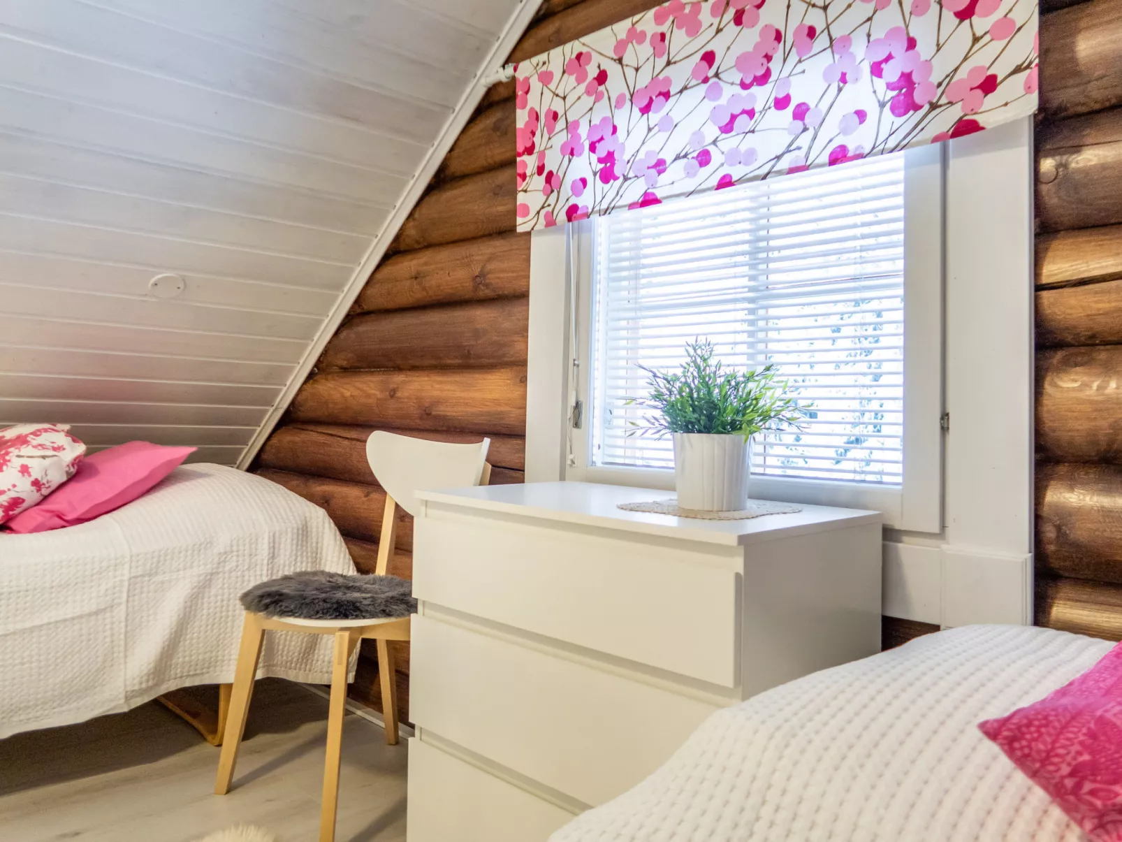 Linnanhelmi (ent. metsäpeura) - Inside