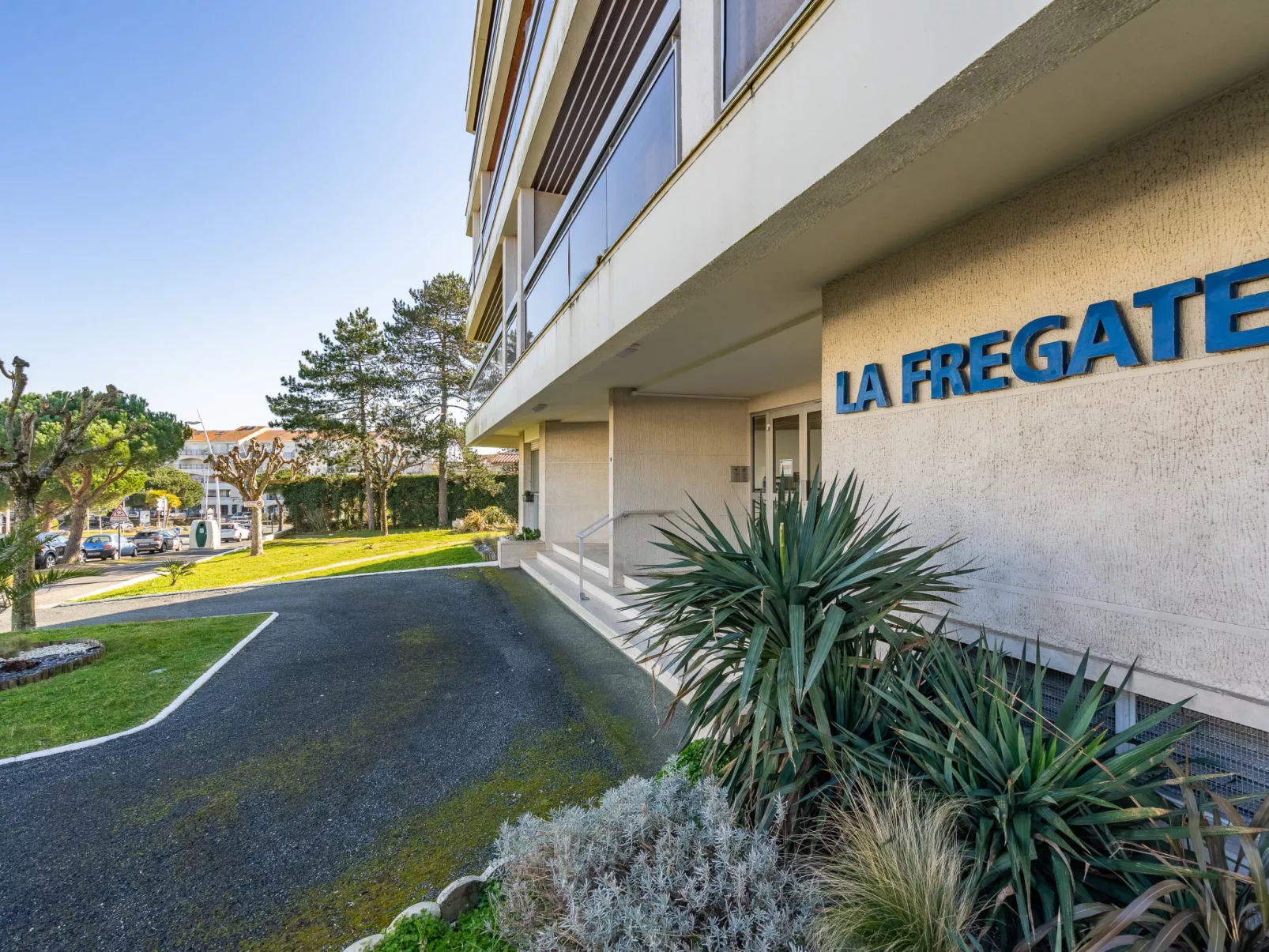 La Frégate - Outside