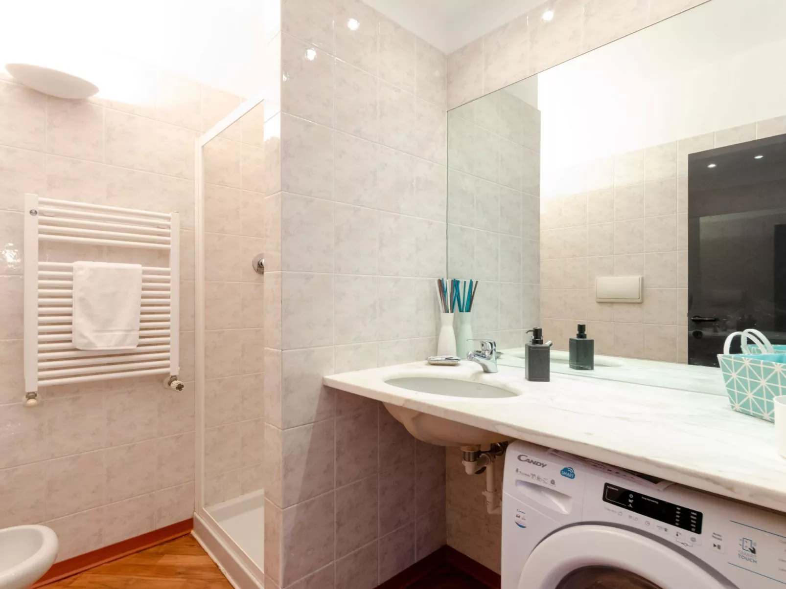 Dock of the Bay Genova, 2b 1b, 2 garage e balcone - Image-tags.info