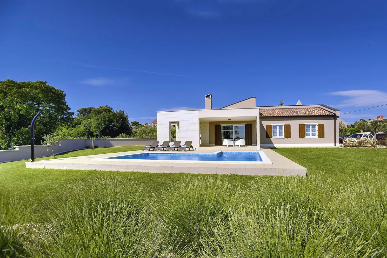 Villa Histria-Exterior summer