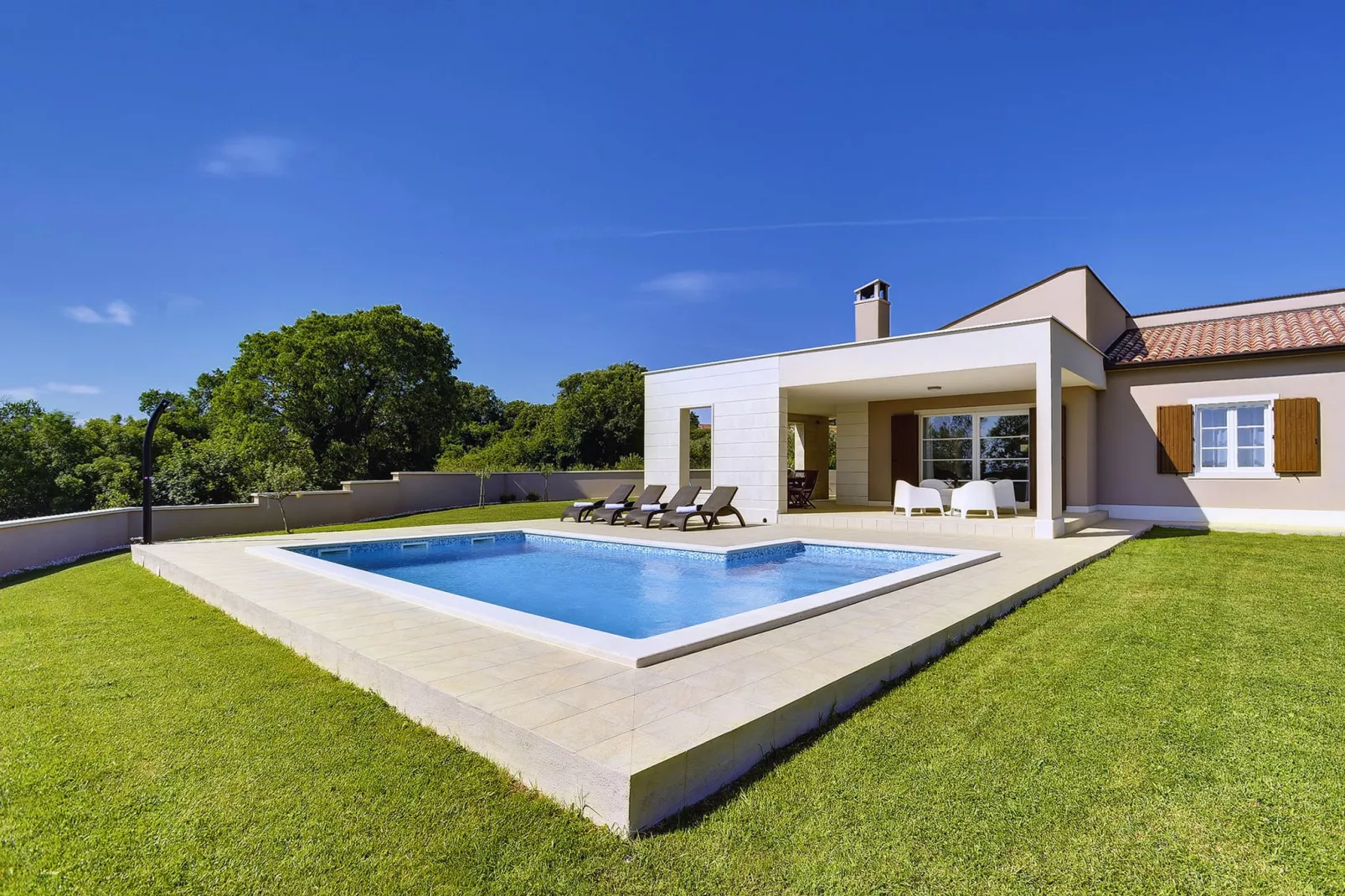 Villa Histria-Exterior summer
