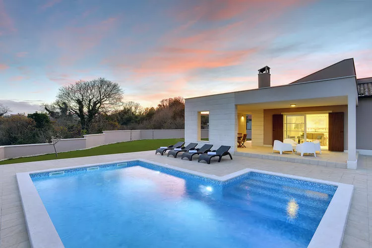 Villa Histria-Exterior summer