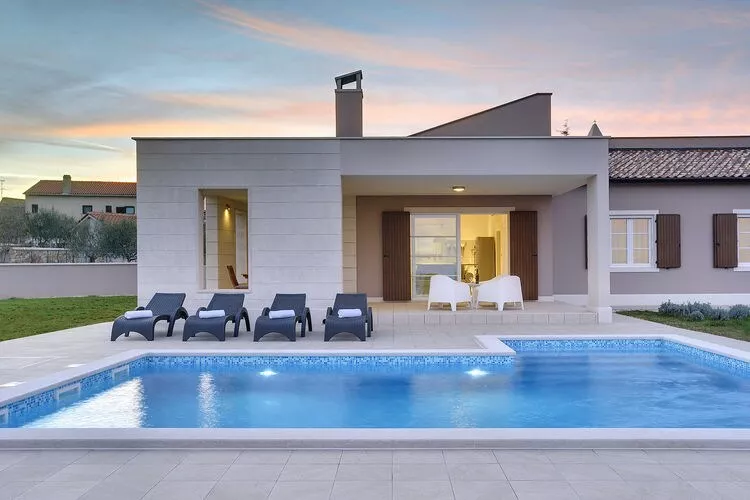 Villa Histria-Exterior summer