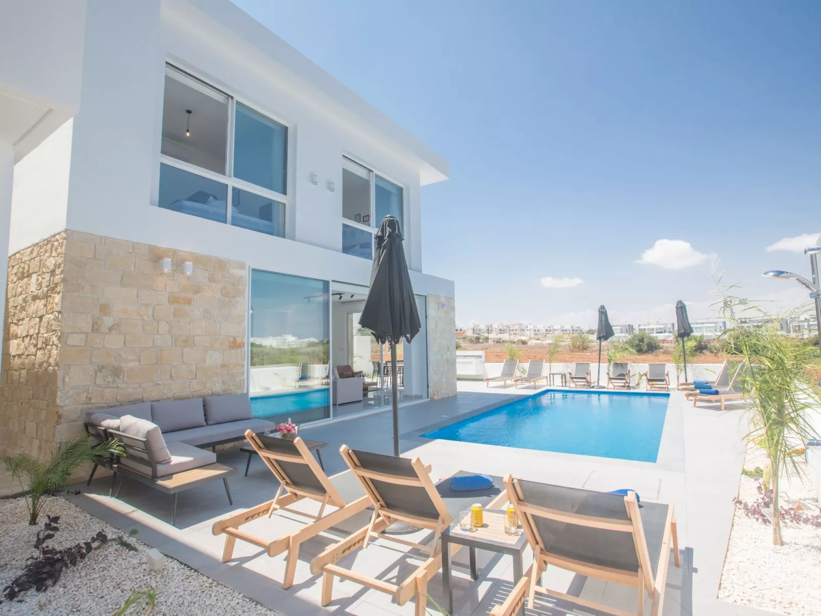 4-Schlafzimmer-Villa mit Pool im Zentrum von Protaras - Image-tags.info