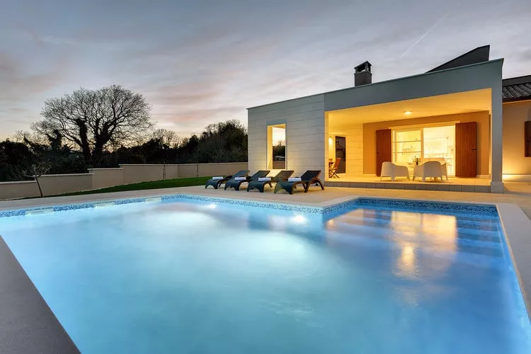 Villa Histria-Exterior summer