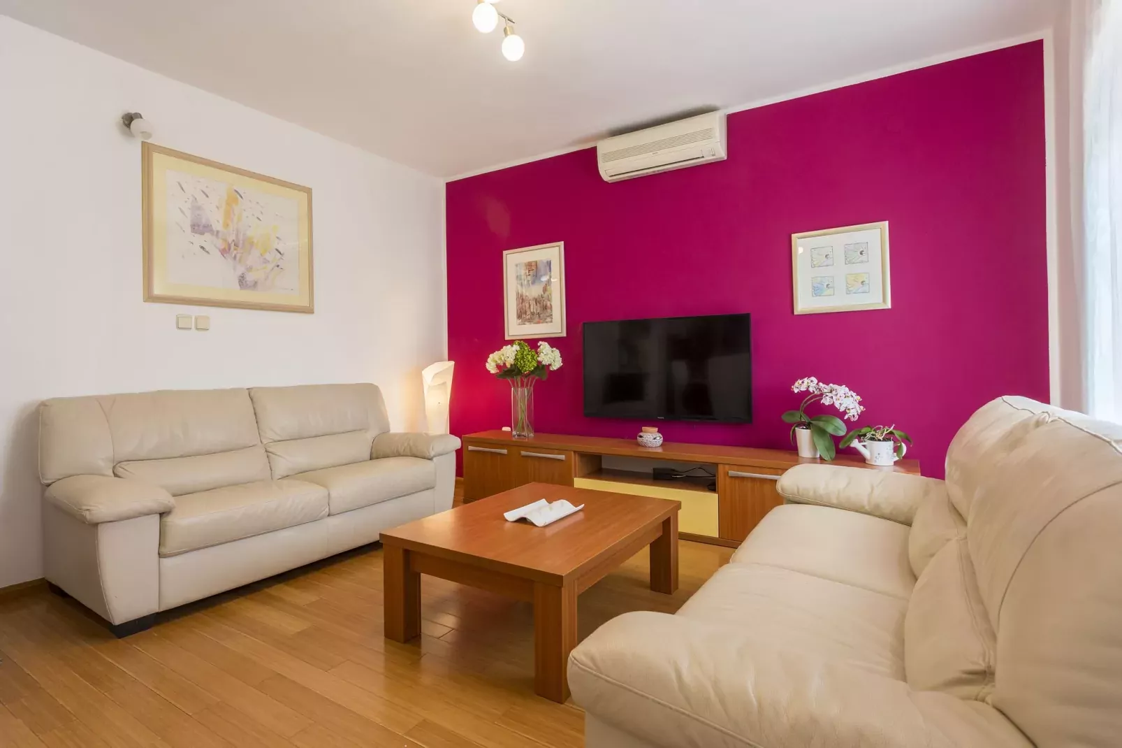 Casa Kujici-Living room