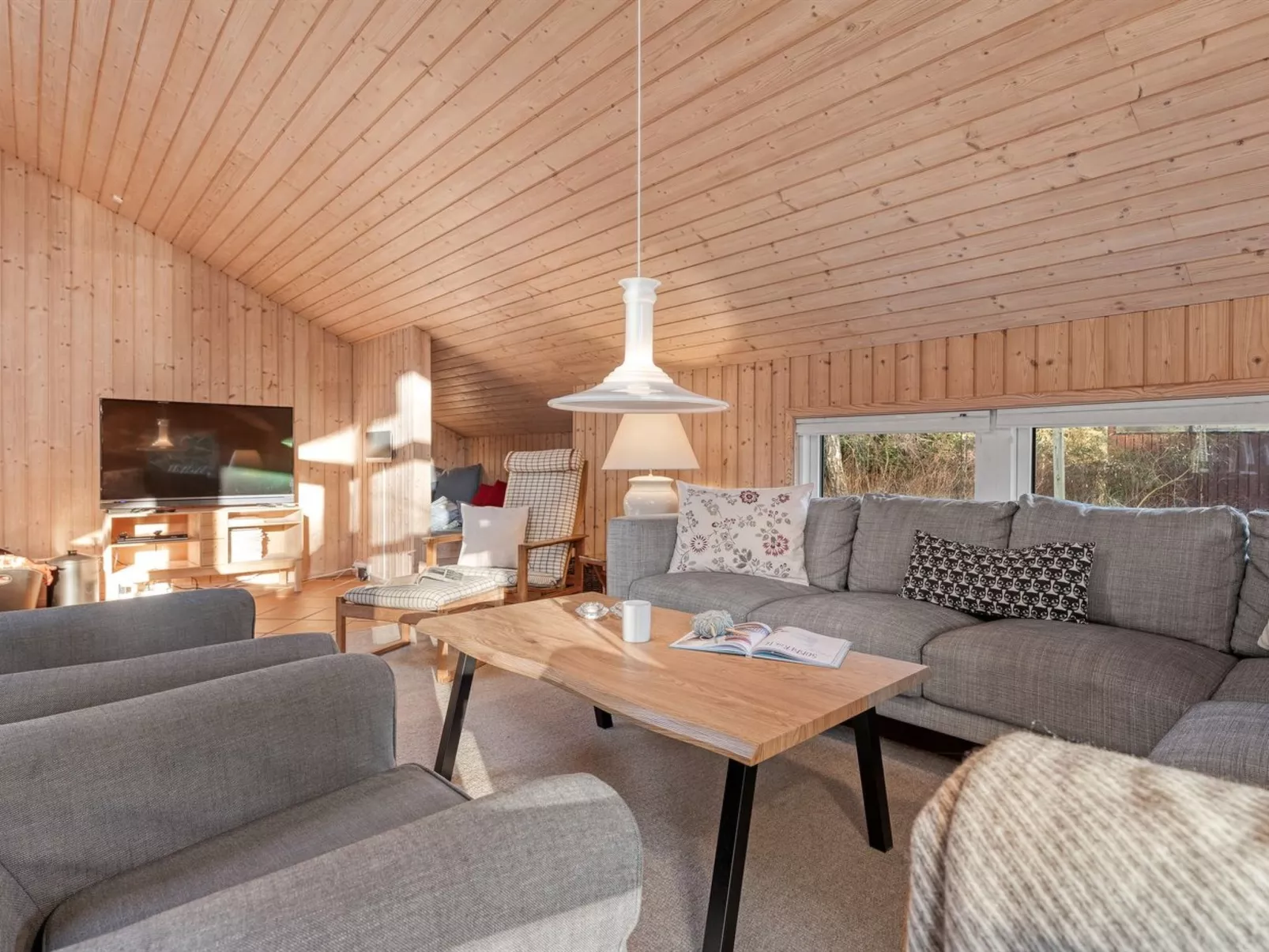 "Hollie" - 75m from the sea-Drinnen