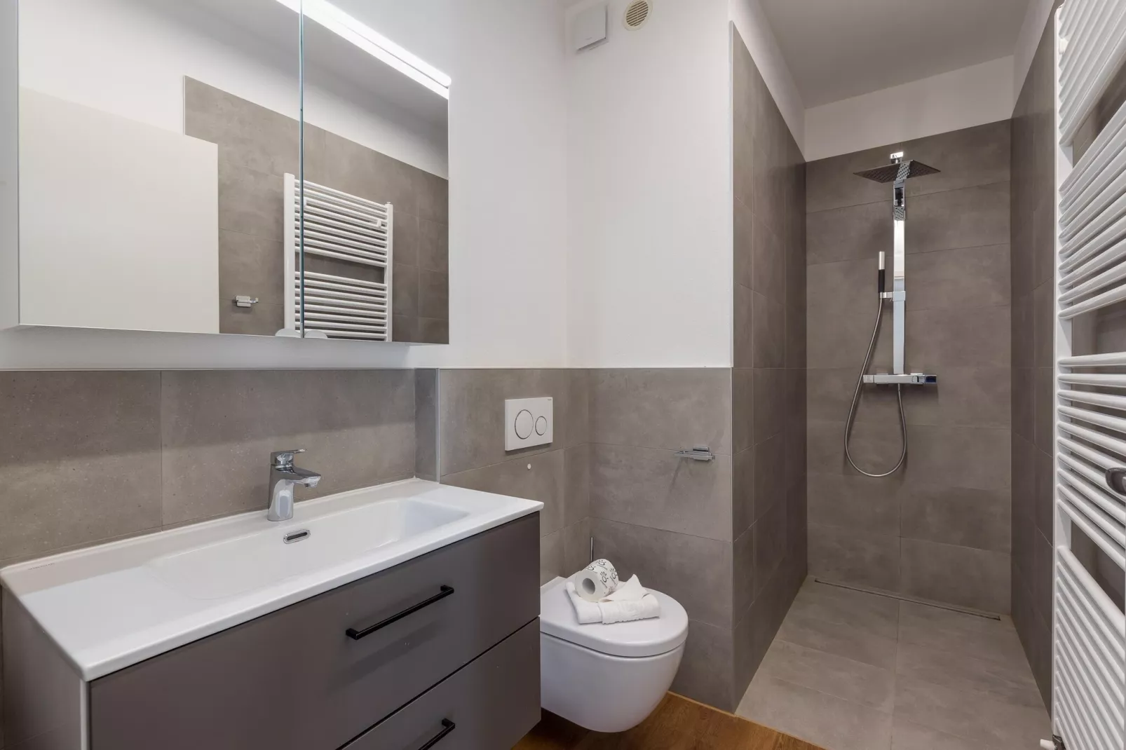 RESIDENCE PORTO LETIZIA - VILLAS-BILOCALE 4 PAX VISTA LAGO PLUS 8215 - V1LP4 - Badezimmer