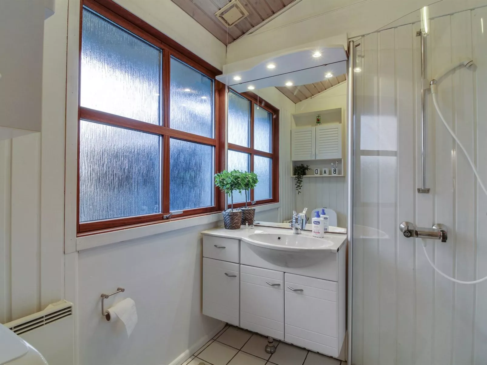 "Essie" - 250m from the sea - Drinnen