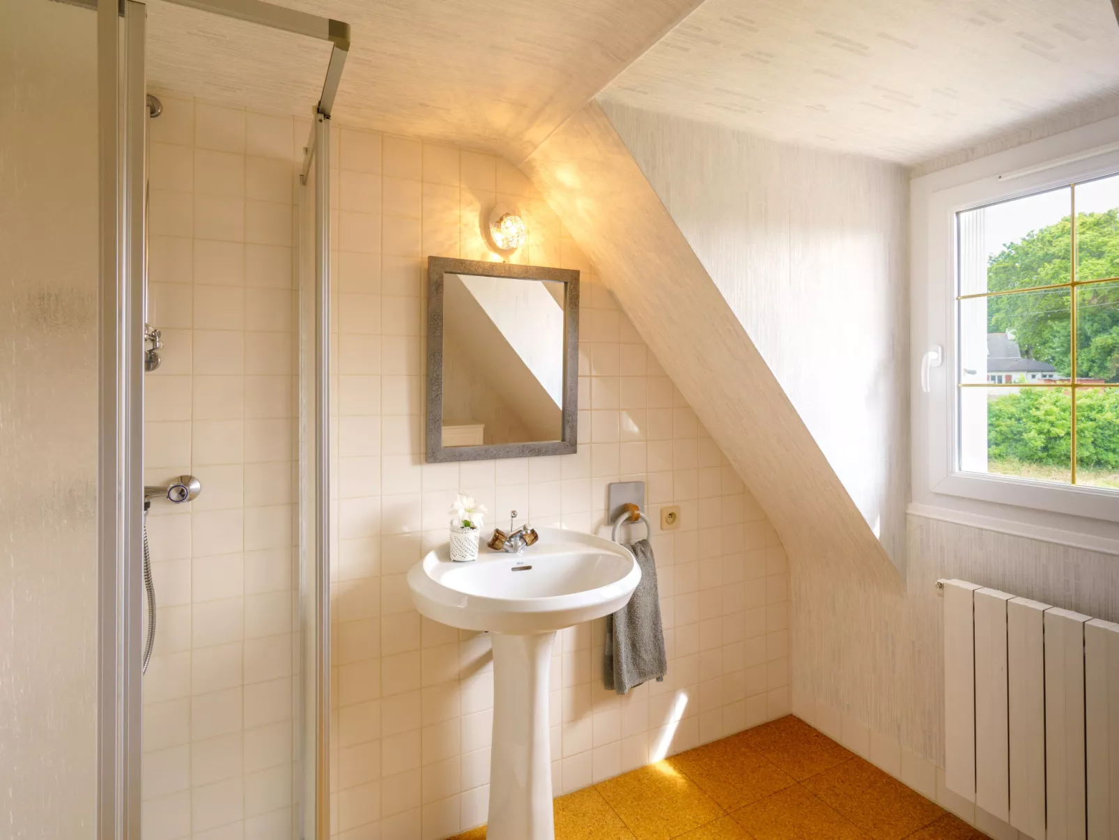 Les Volets Rouges - Drinnen