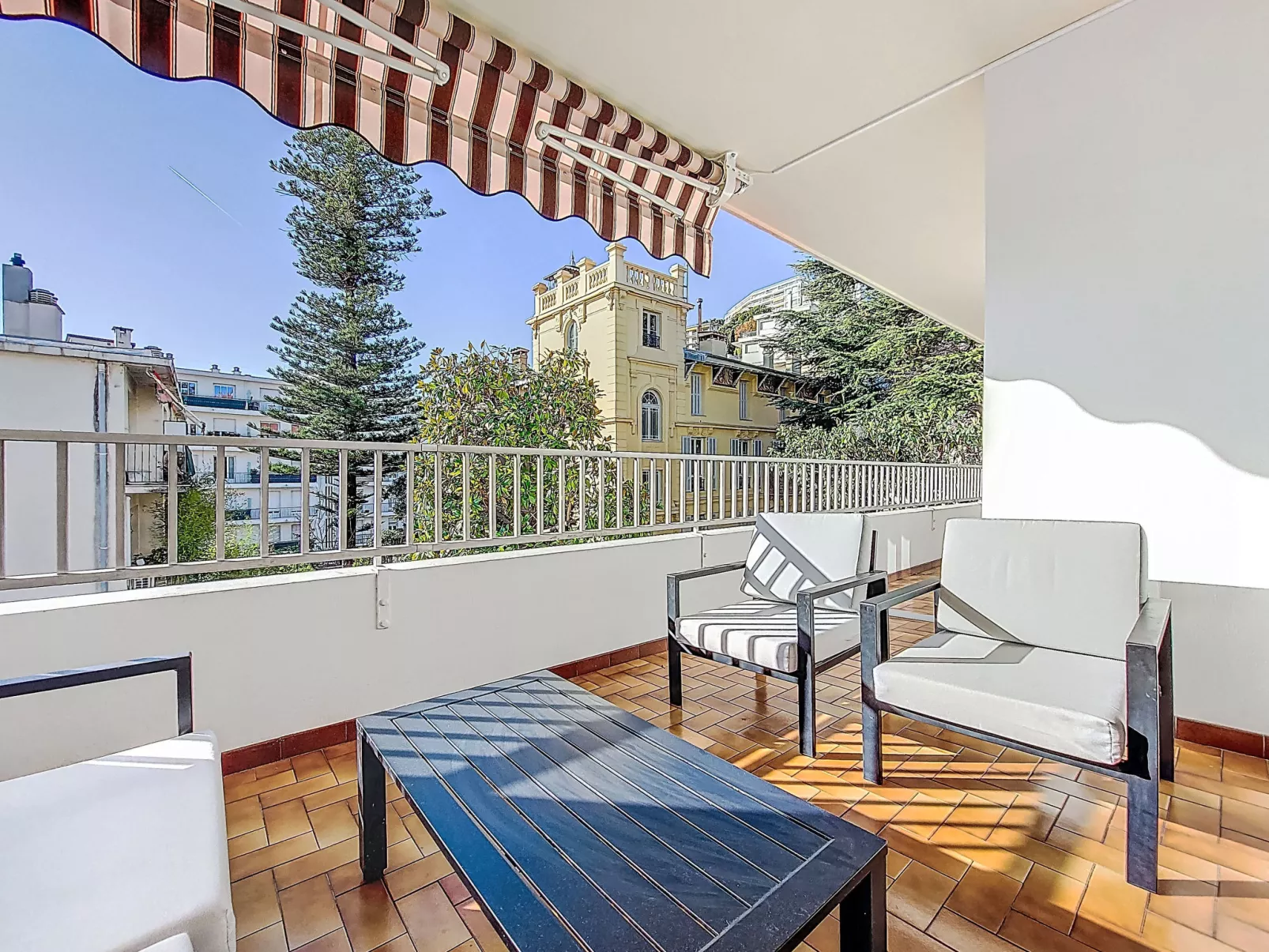 Le Clos tranquille-Draußen