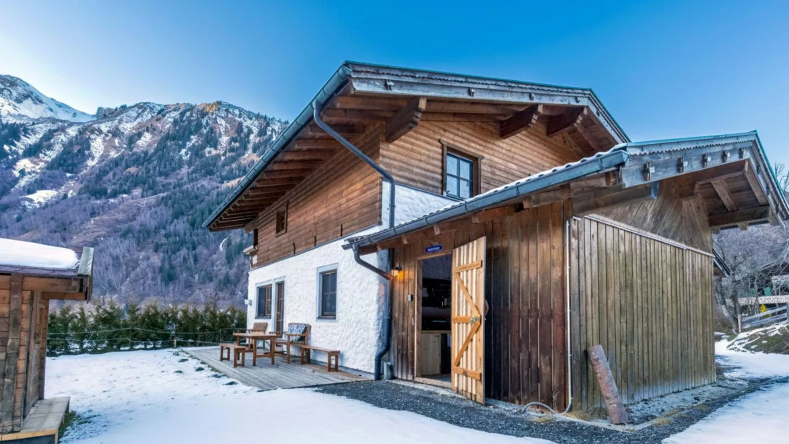 Barney M-Exterior in winter