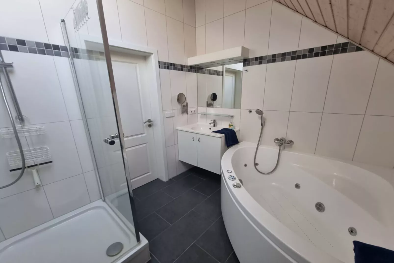 47500-Bathroom