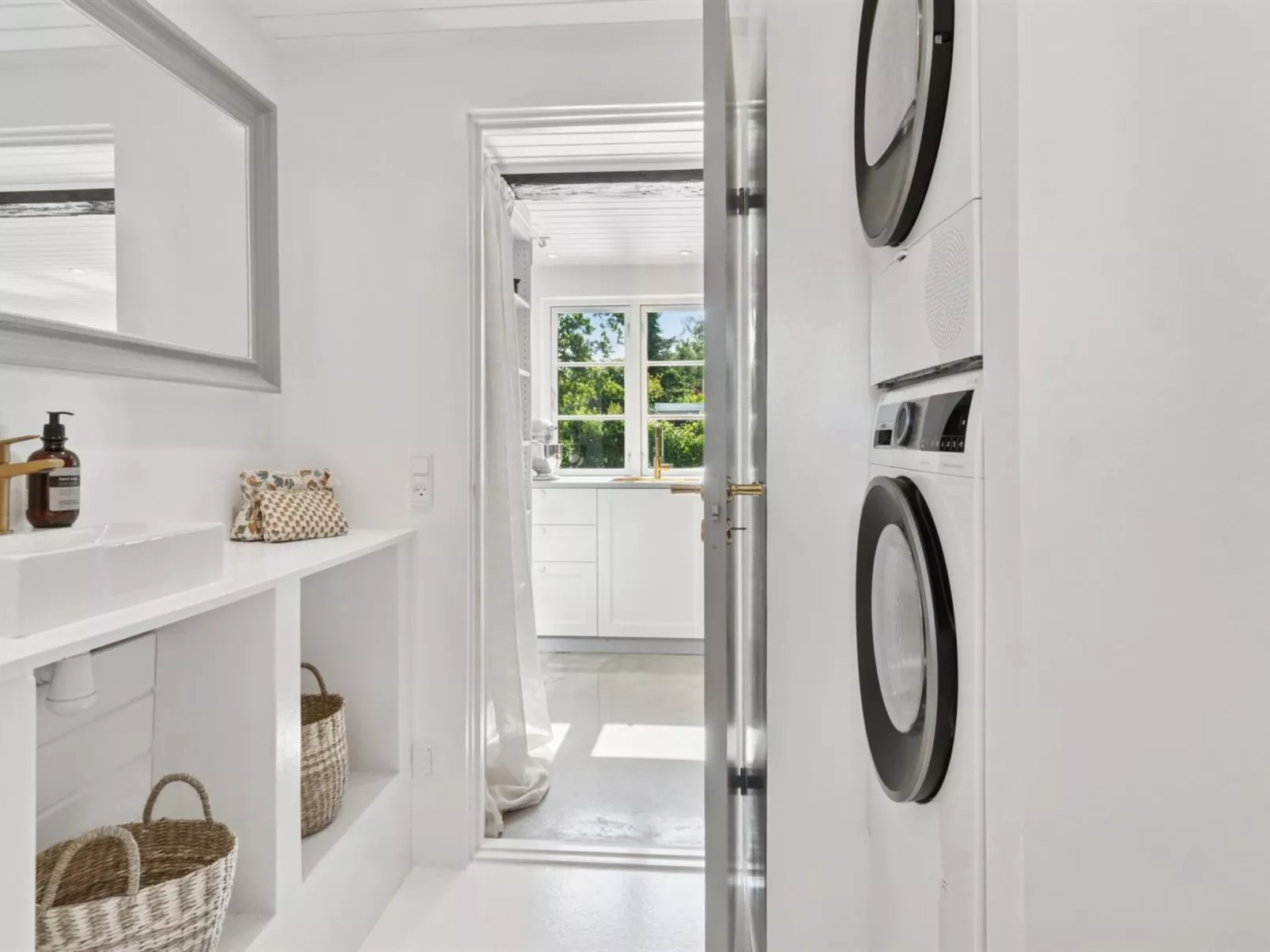 "Thrym" - 2.5km from the sea - Inside