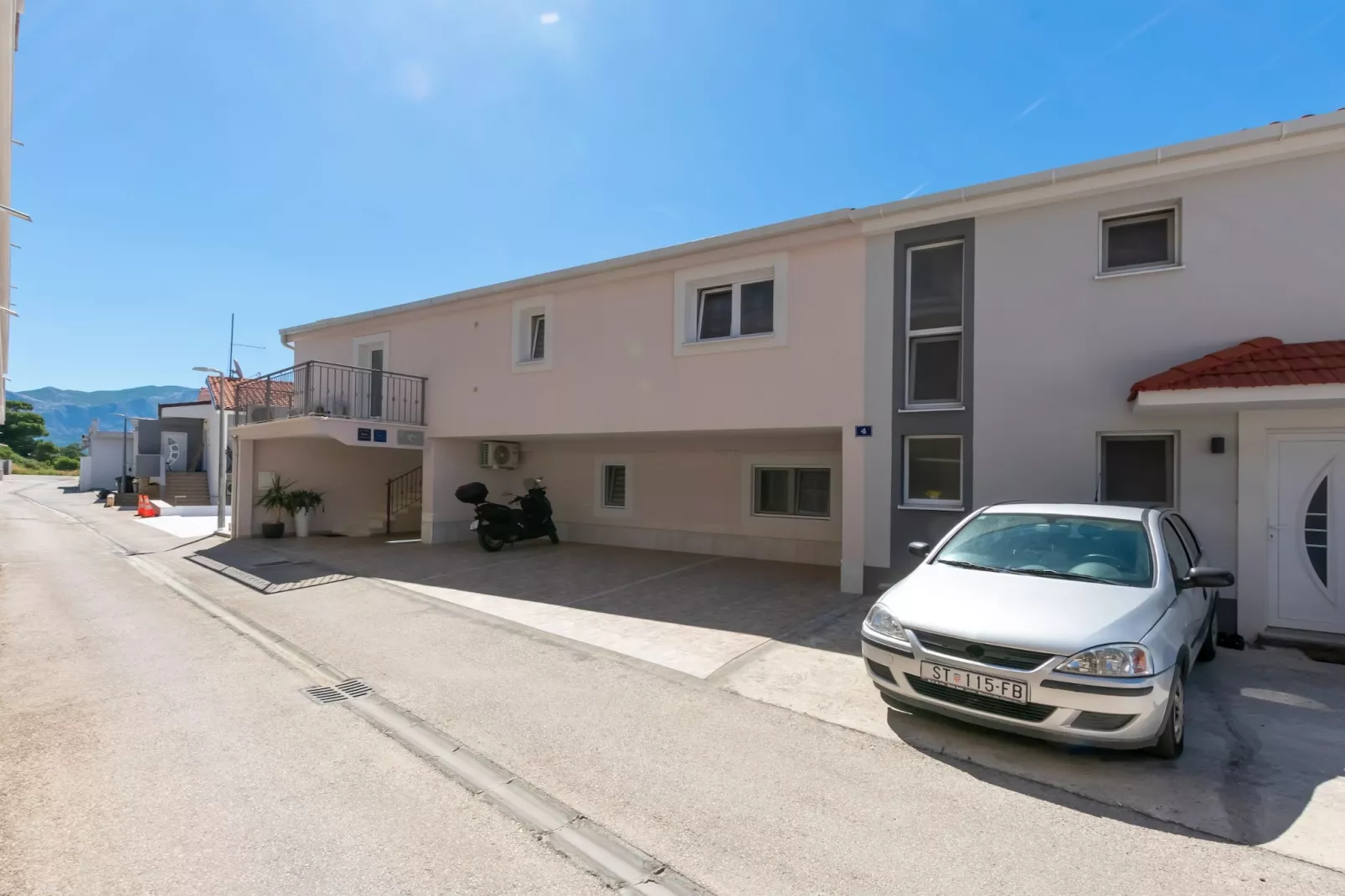 Apartments Hope (Dugi Rat) - Three-Bedroom Apartment with Jacuzzi  (Stanko) - Outdoor