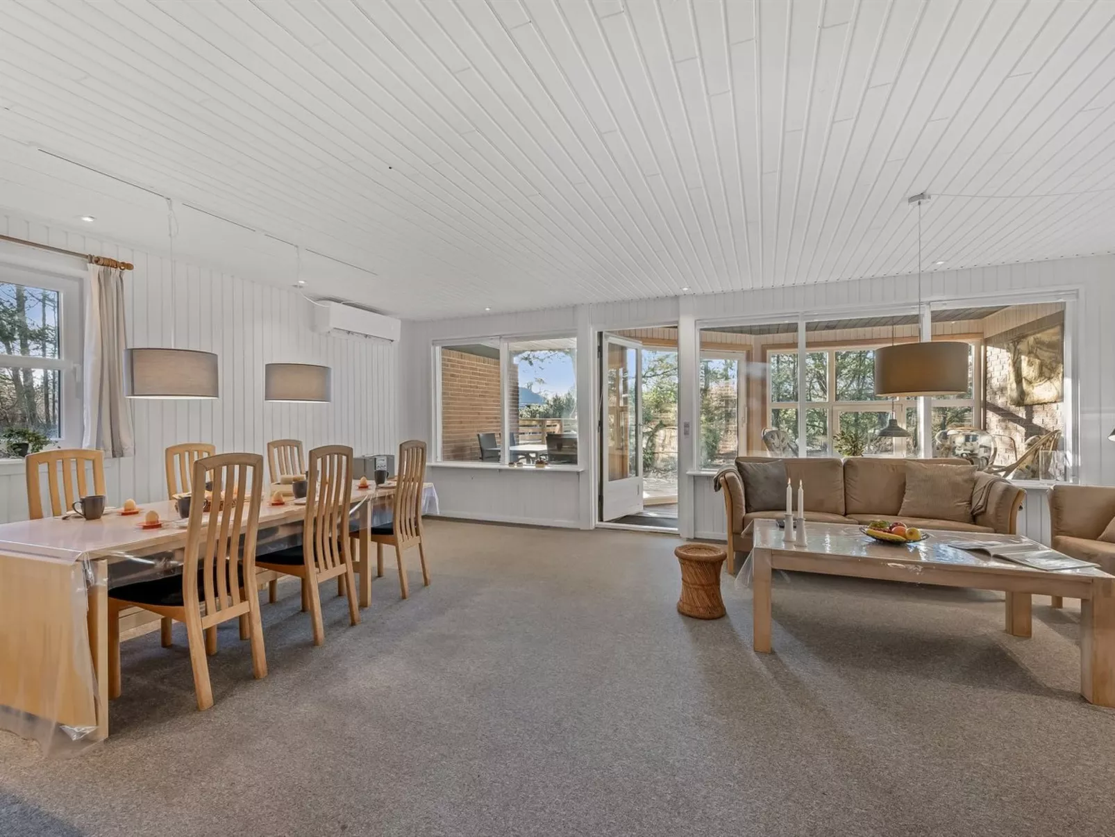 "Åsemarie" - 500m to the fjord-Drinnen