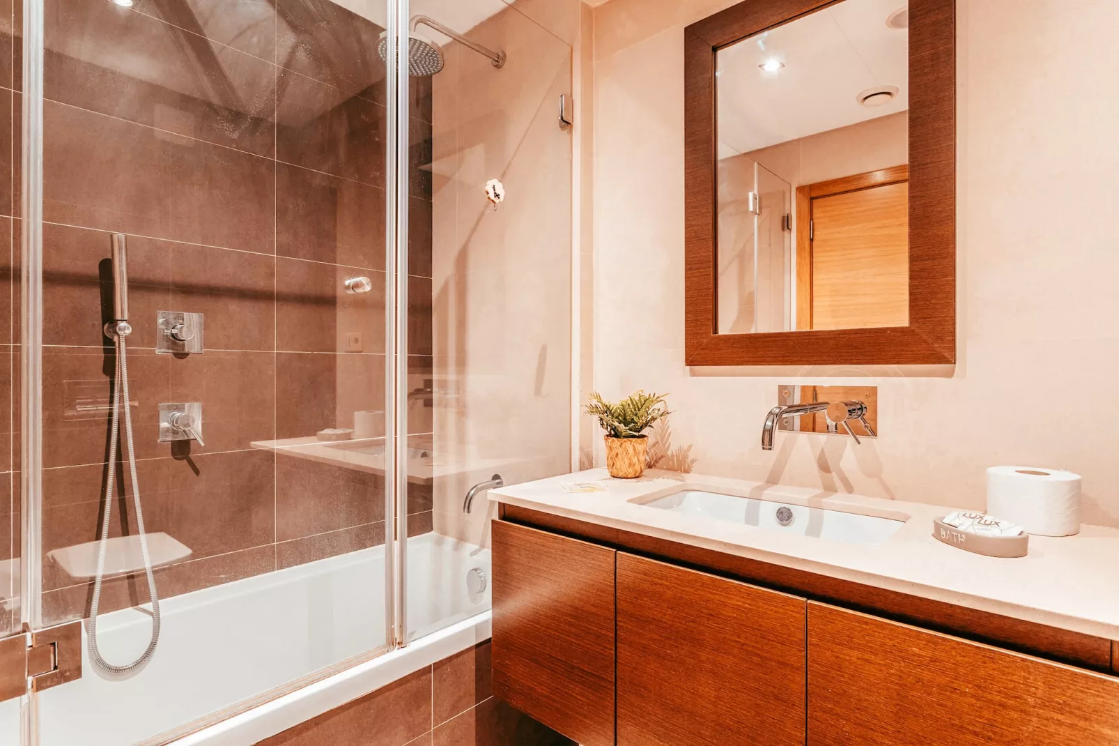 Modern & Elegant 2 bedroom in Amadora by GT House-Badezimmer