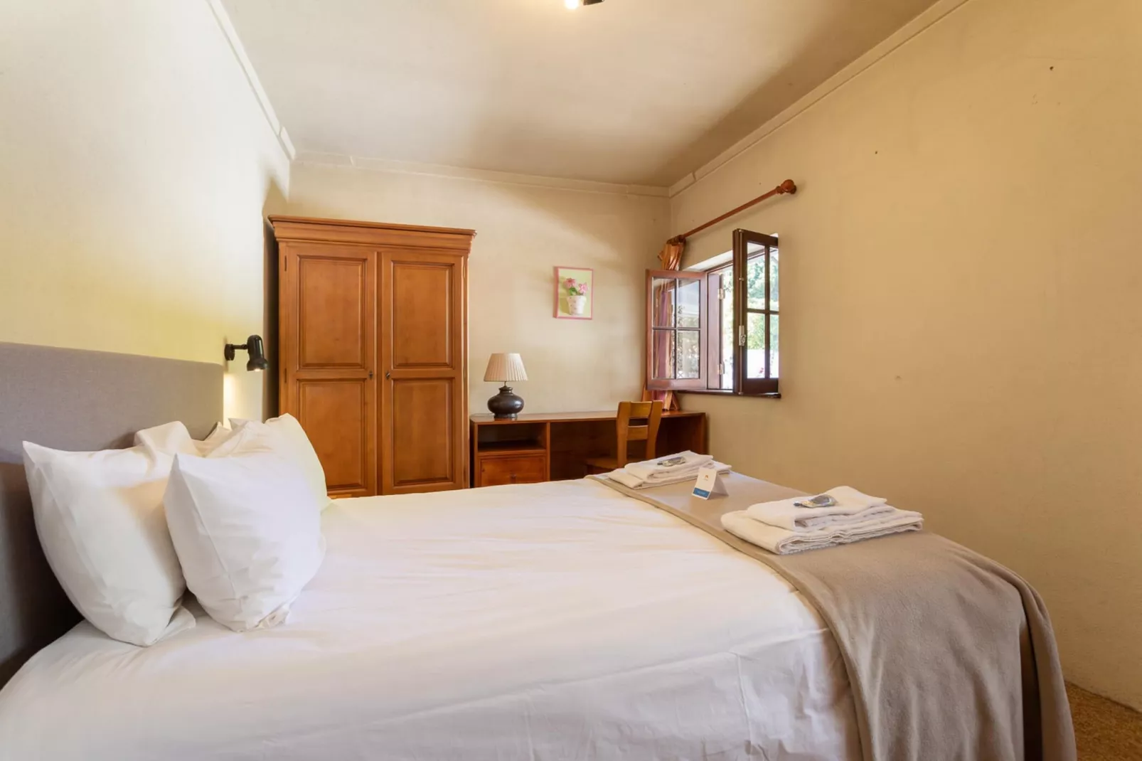 Charming  House and Terrace By Gt House-Schlafzimmer