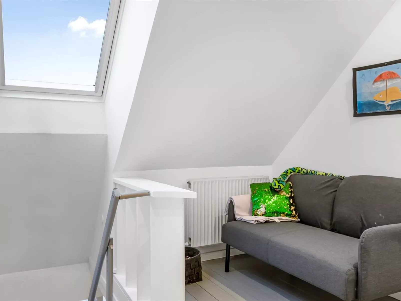 "Yorik" - 1.6km from the sea-Inside