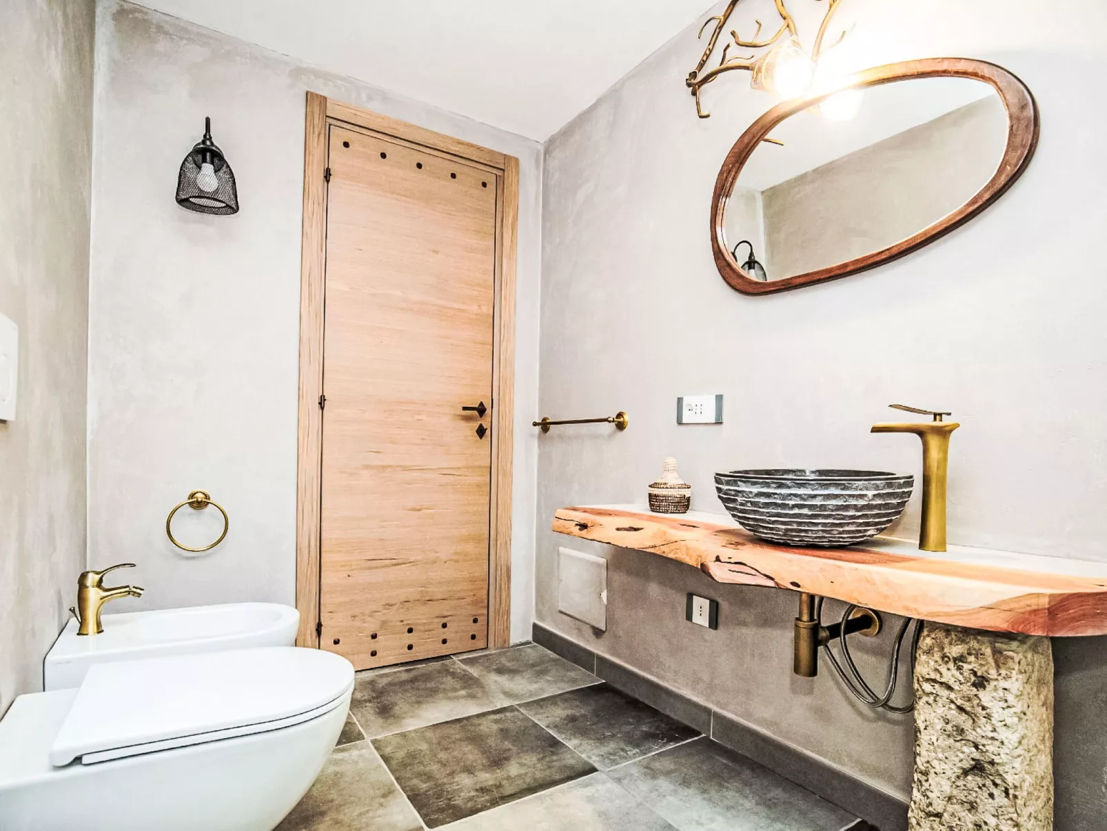 Stazzu Sarra di Monti-Drinnen