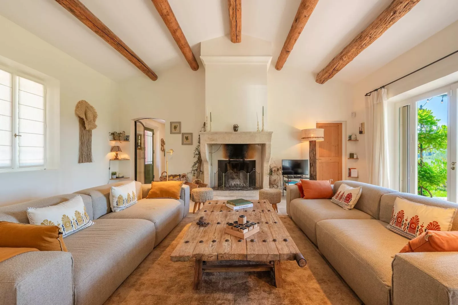 Le Mas Elaïa  votre havre familial avec piscine privée-Salon