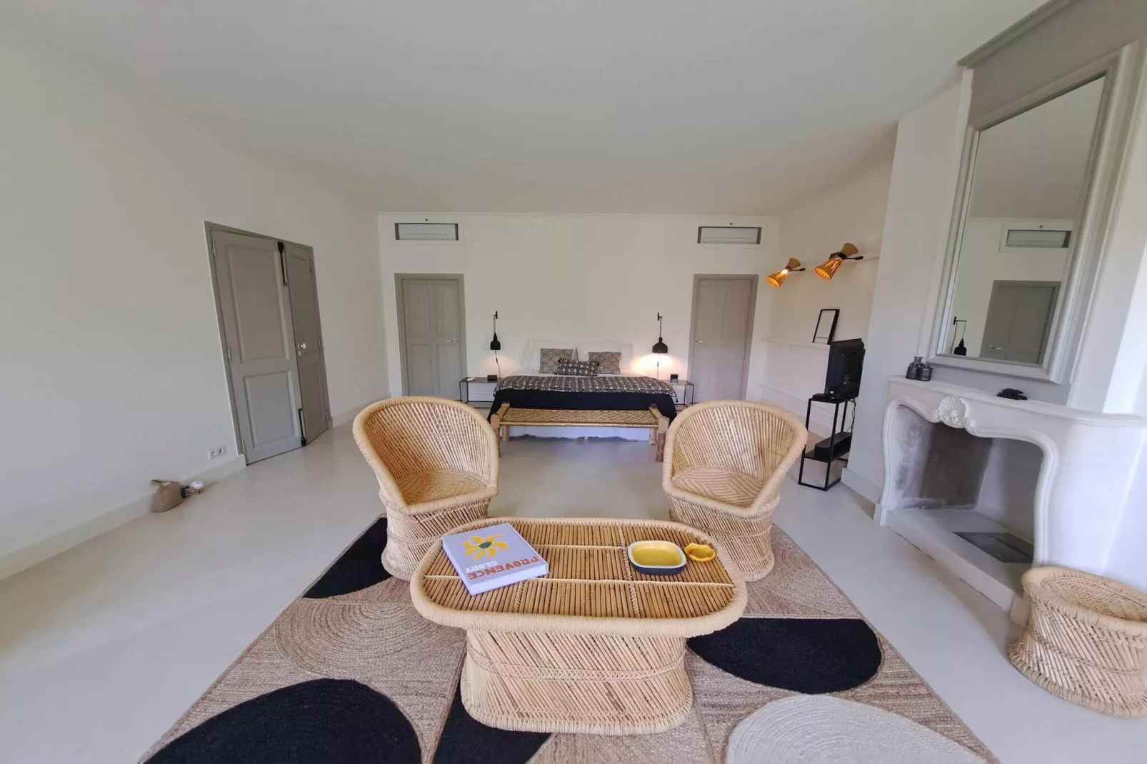 Mas Maillane demeure du XVIIIe entièrement rénové-Living room